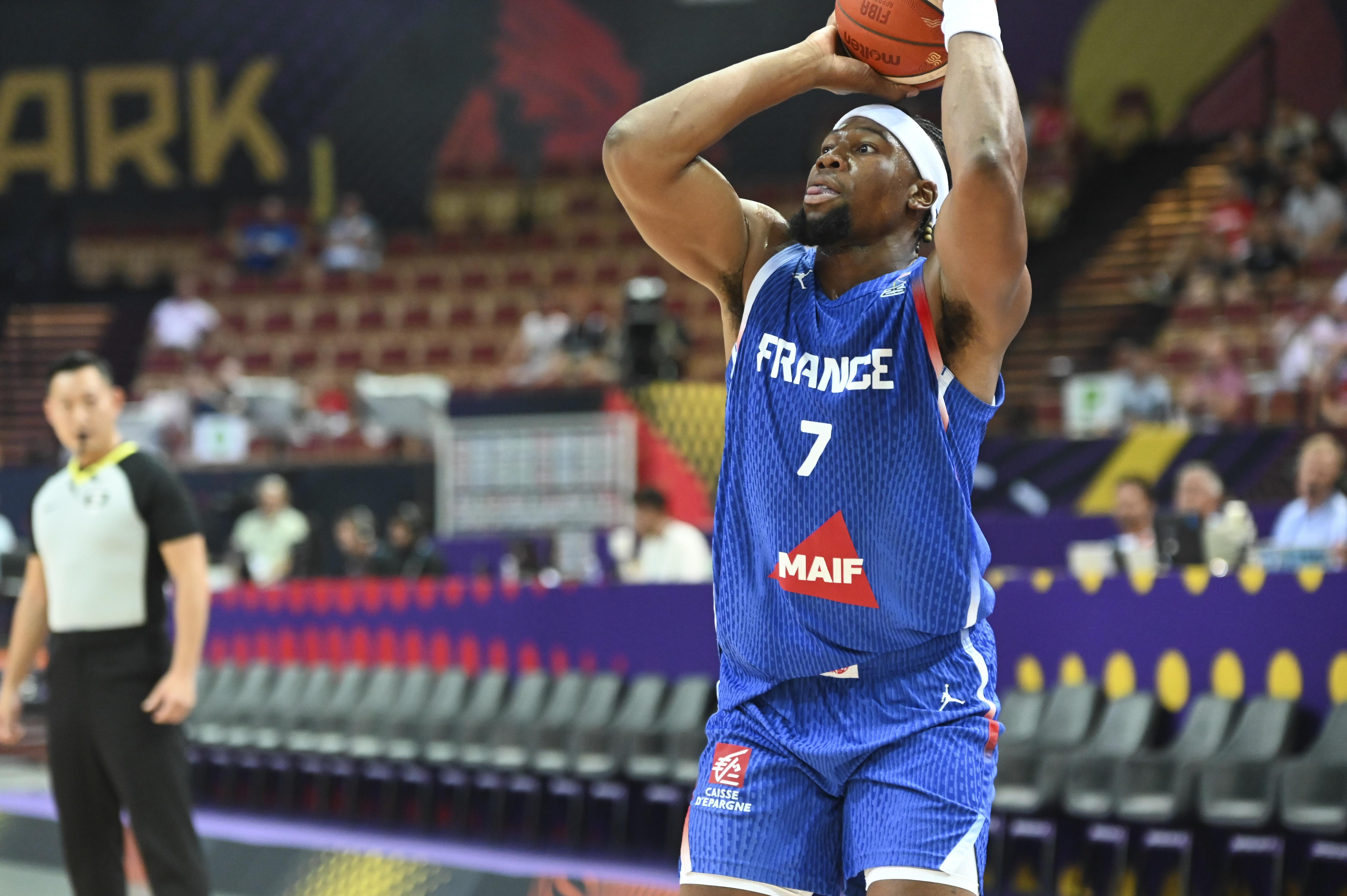 一场顶三场！亚布塞莱此役轰下36分 前3场合计仅得24分