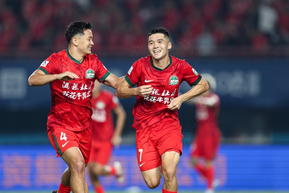 [图]钟义浩进球卡多索破门 河南完胜北京国安